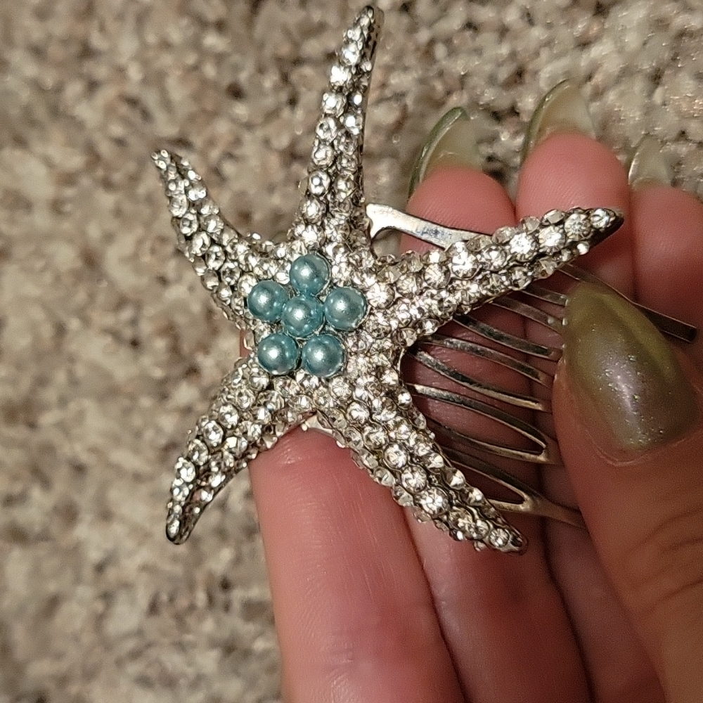 Beautiful starfish hairpin